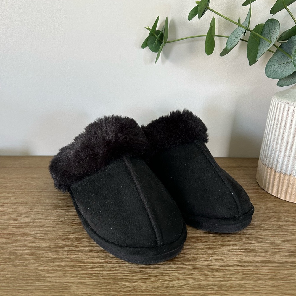 NWOT Nine West Cozy Black Fur-Lined Scuff Slippers - Women’s Large 9-10
